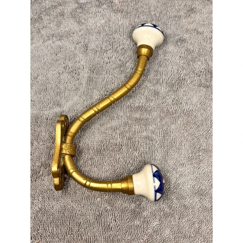 Vtg Gold Tone Double Wall Hook Blue White Ceramic Porcelain Knobs Coat Towel